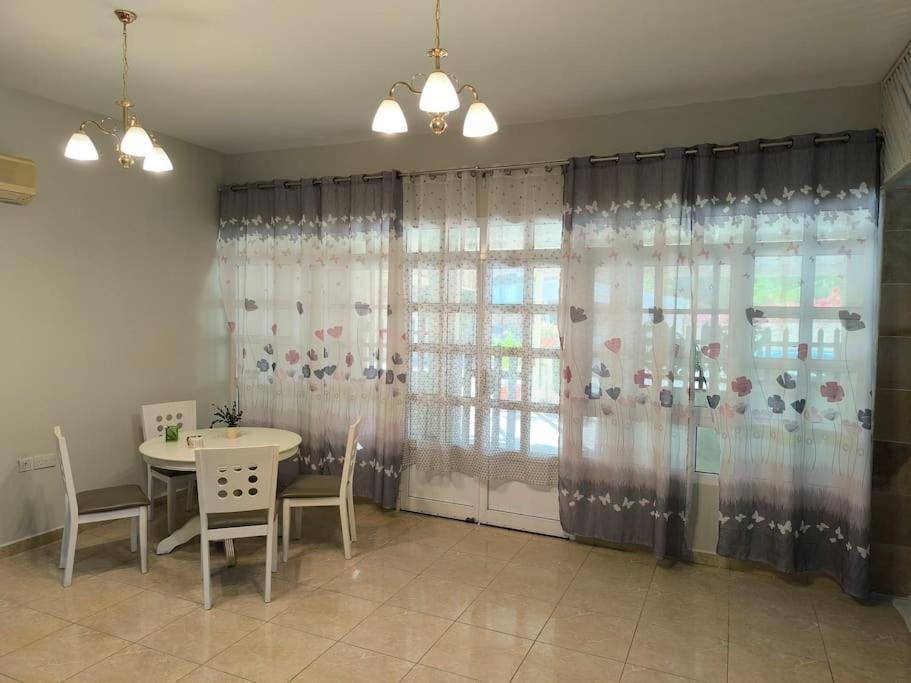 Fully Furnished Entire Unit * Mascate