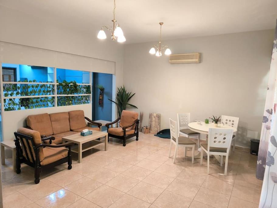 Fully Furnished Entire Unit Appartement *